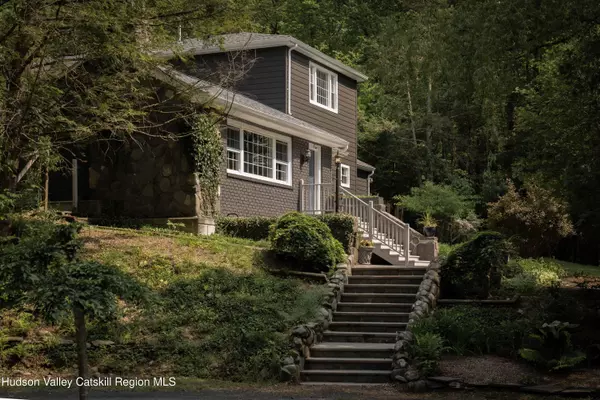 94 Silver Hollow RD, Woodstock, NY 12498