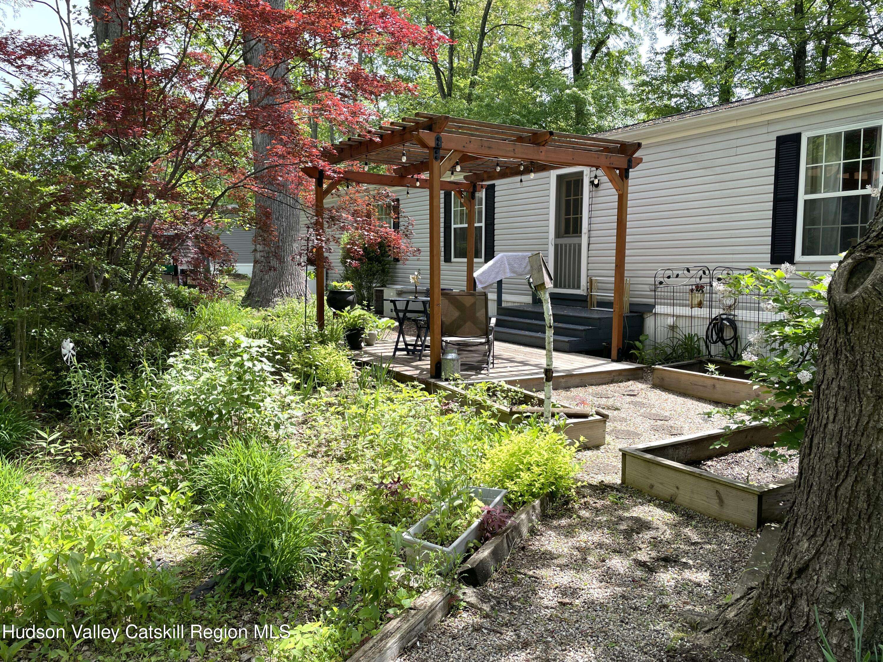 Rosendale, NY 12472,48 Josephine AVE