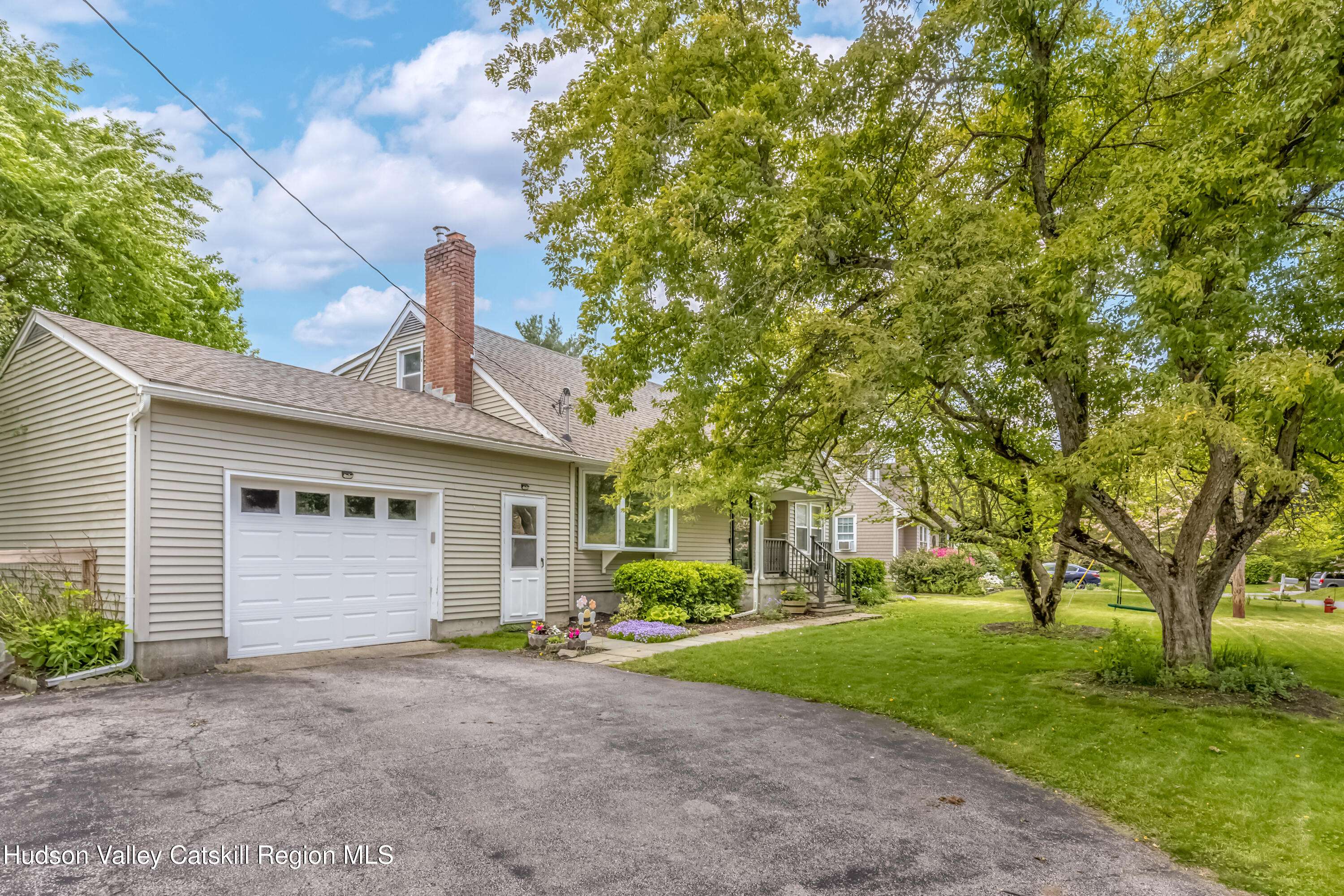 Hyde Park, NY 12538,35 Circle DR