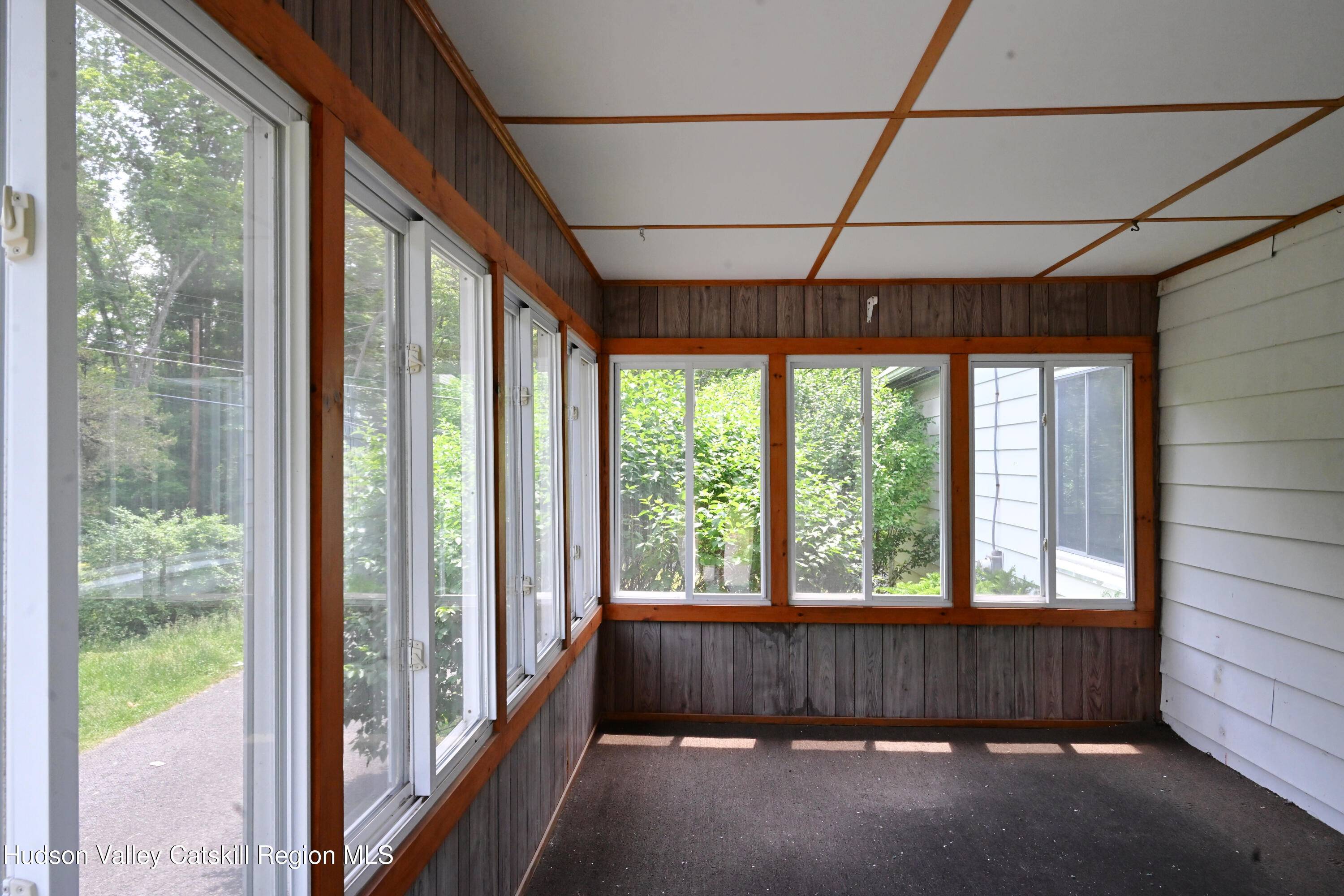Saugerties, NY 12477,72 Fawn RD