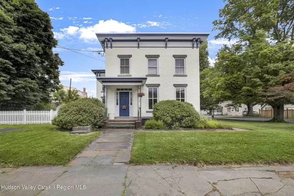 11 W Bridge ST, Saugerties, NY 12477