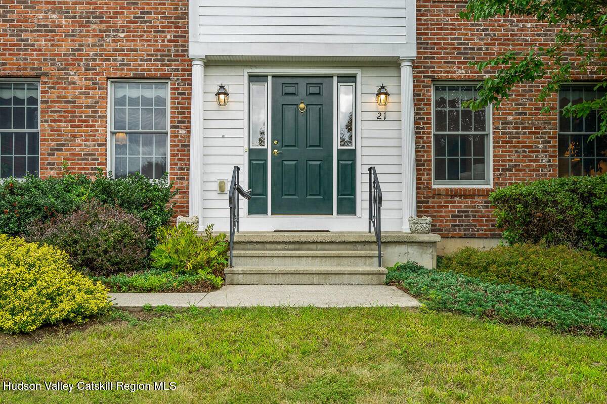Kinderhook, NY 12106,21 Presidential DR