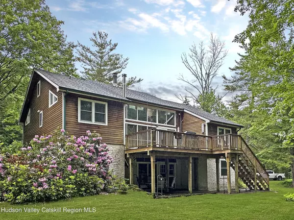 56 Thorn Apple DR, Hunter, NY 12442