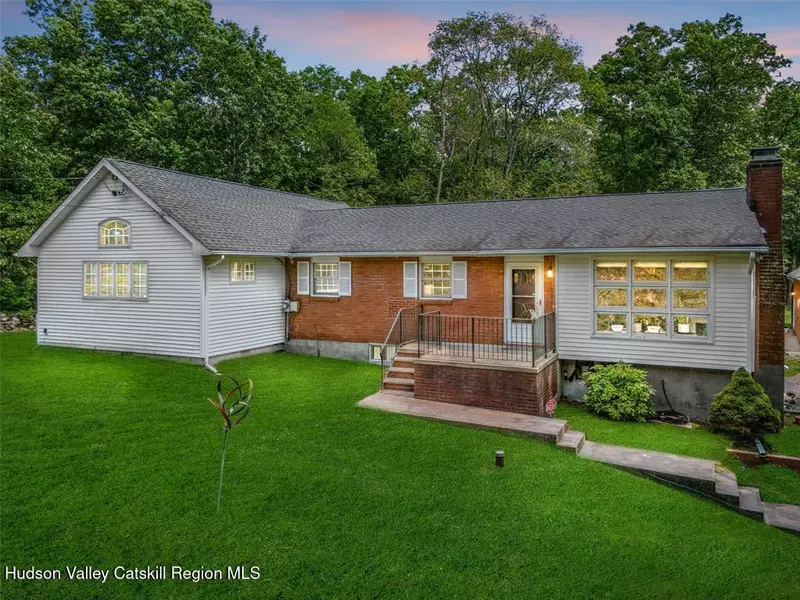 16 Sarvis LN, Newburgh, NY 12550