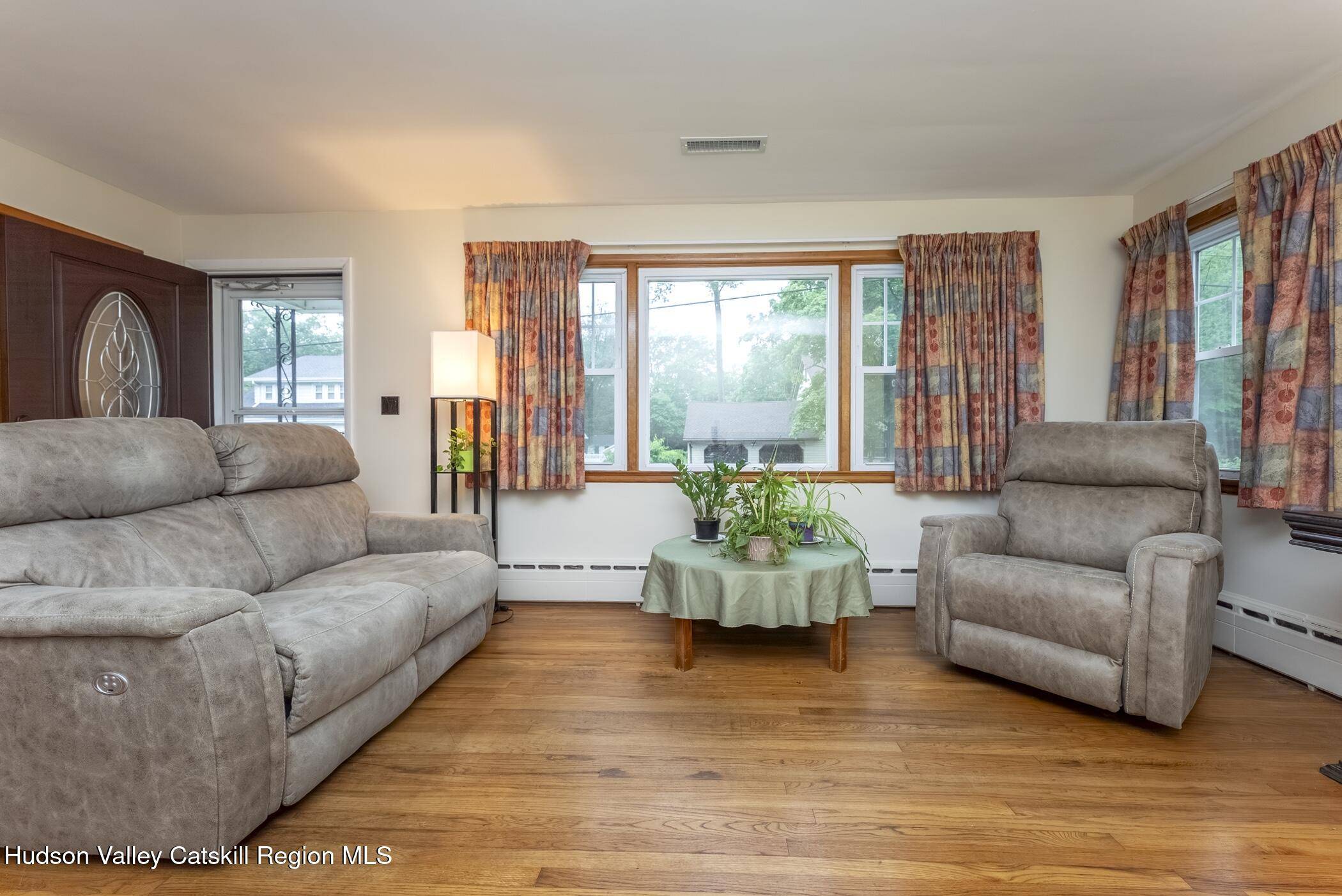 Kingston, NY 12401,1076 Decker ST