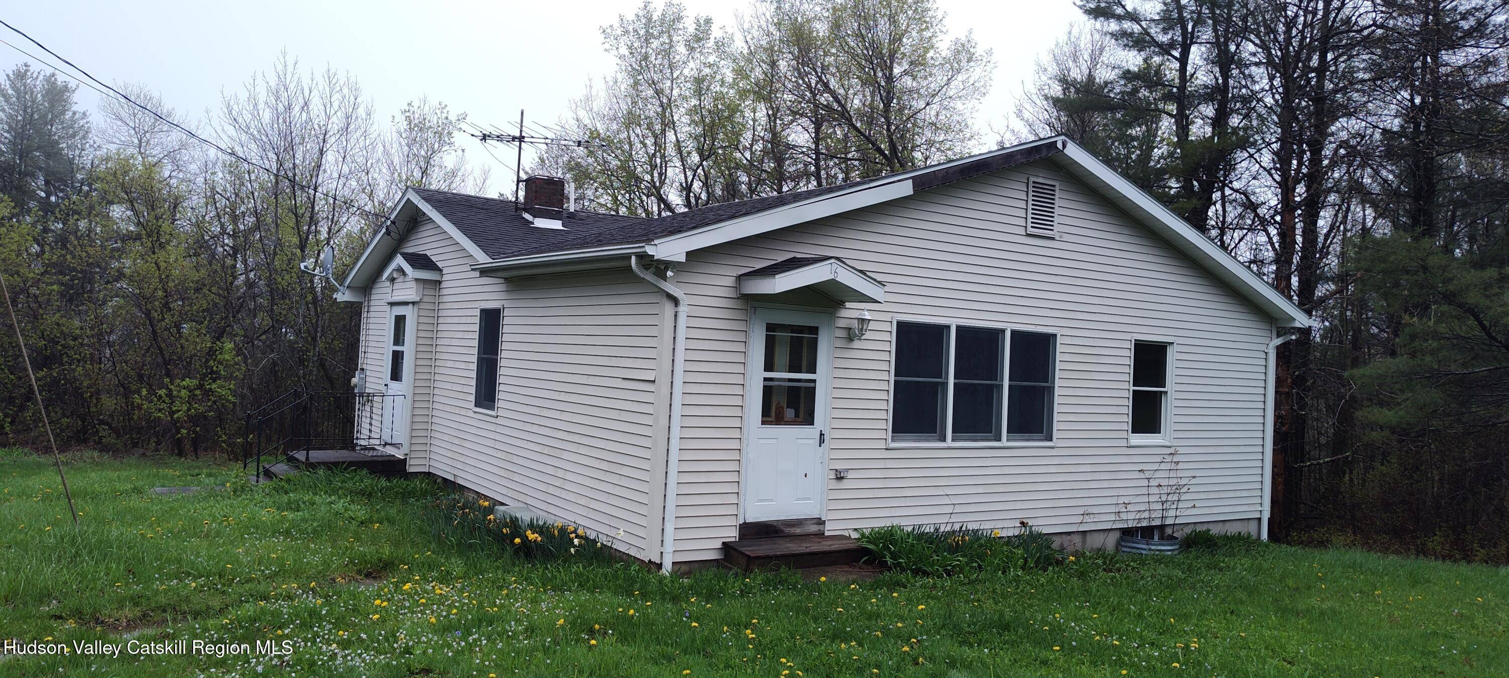 16 Lake RD, Rensselaerville, NY 12147