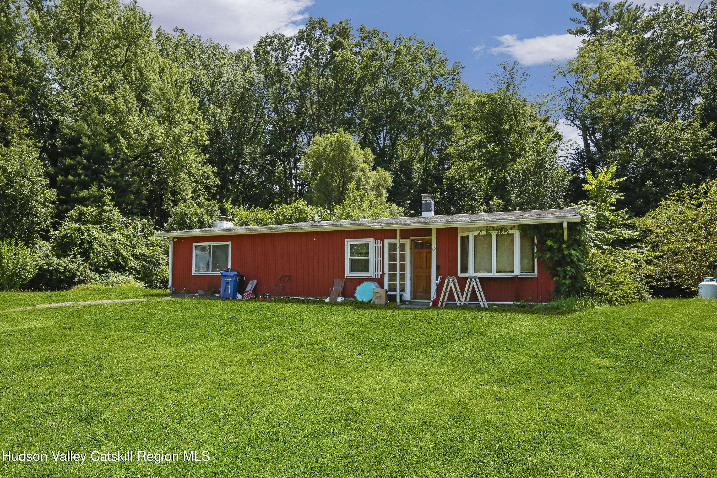12 Park CIR, Mount Marion, NY 12456