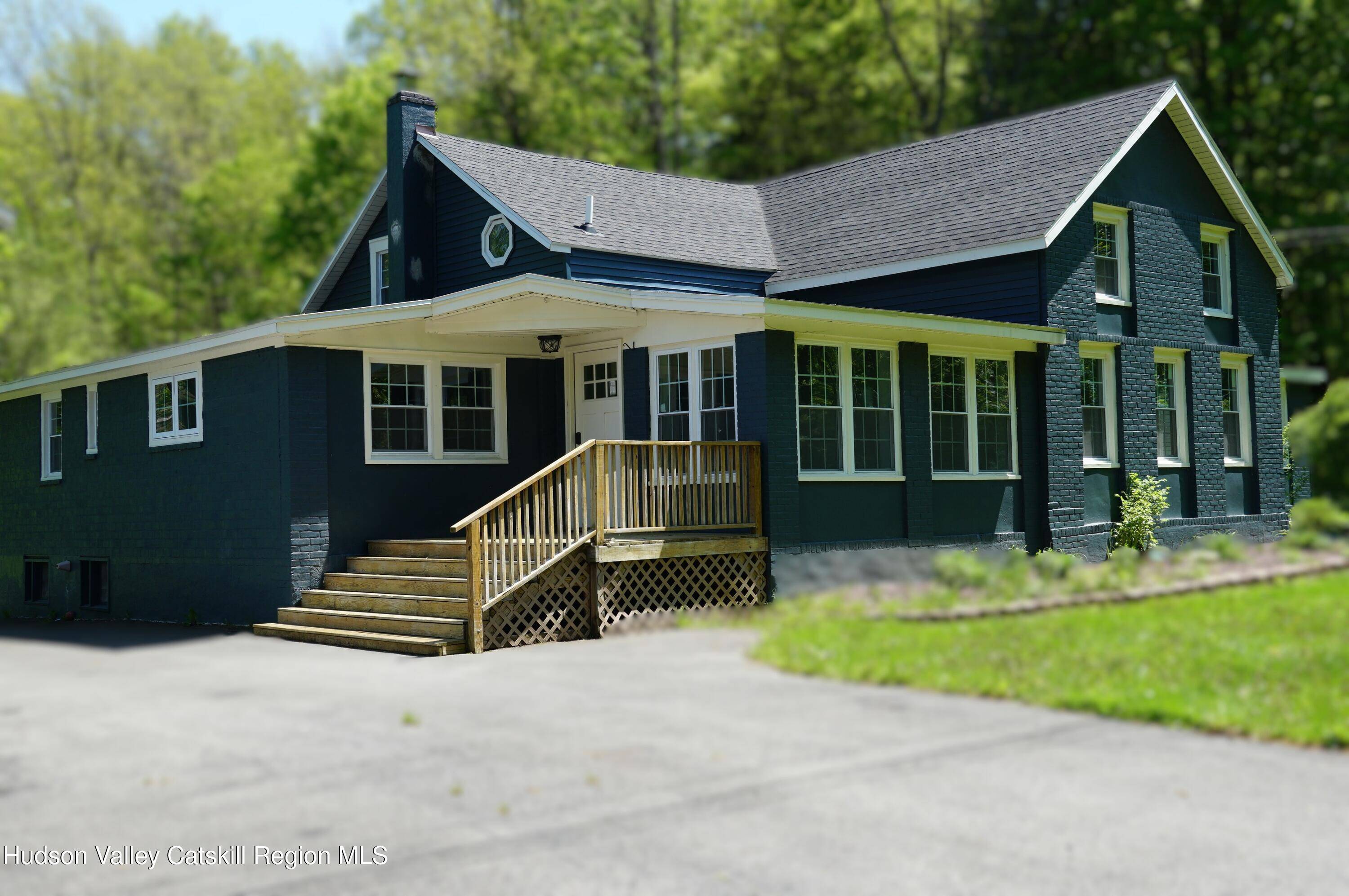 96 W Dean'S Mill RD, New Baltimore, NY 12124