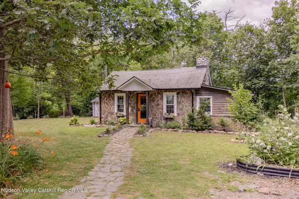 7 Cedarwood LN, Saugerties, NY 12477