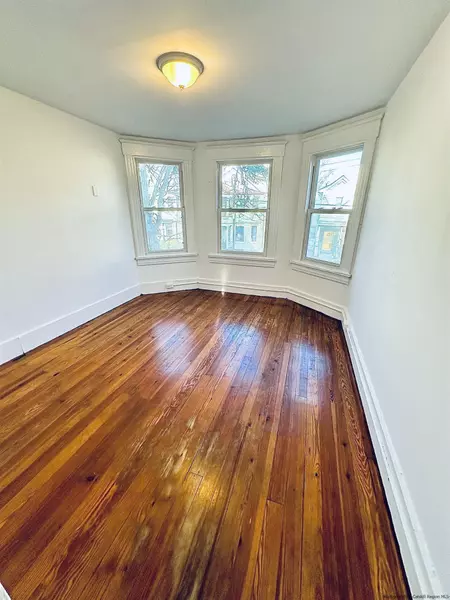 65 Green ST #1, Kingston, NY 12401
