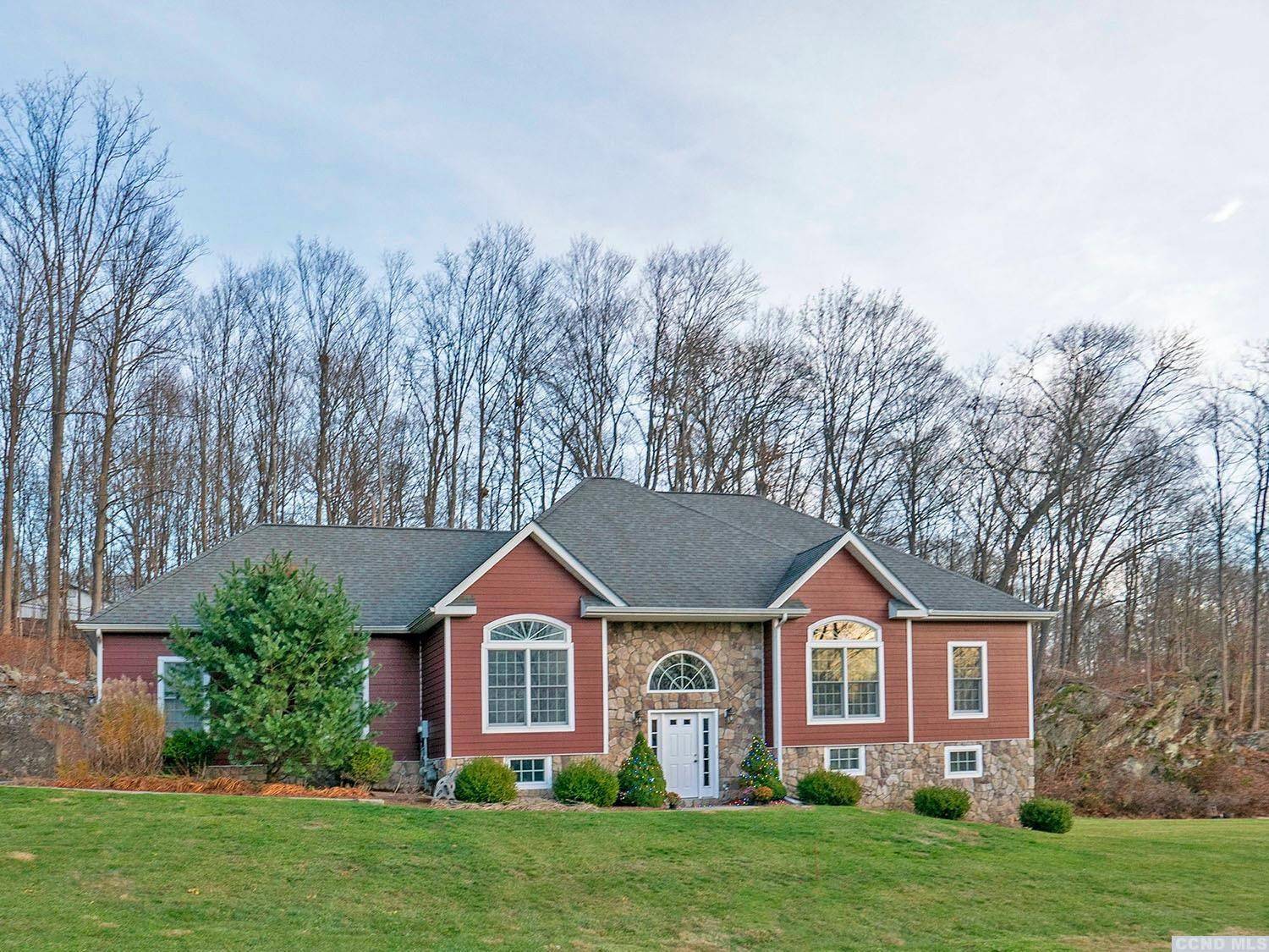35 Huyler DR, Hyde Park, NY 12538