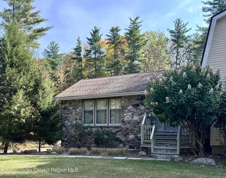 94 Tanglewood RD, West Hurley, NY 12491