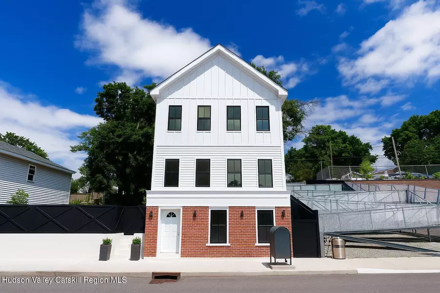 328 Columbia ST, Hudson, NY 12534