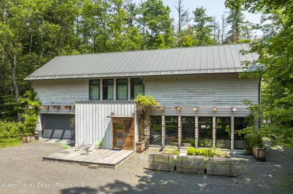 18 Ryan DR, West Hurley, NY 12491
