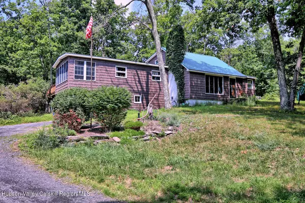 Hudson, NY 12534,660 Oak Hill RD