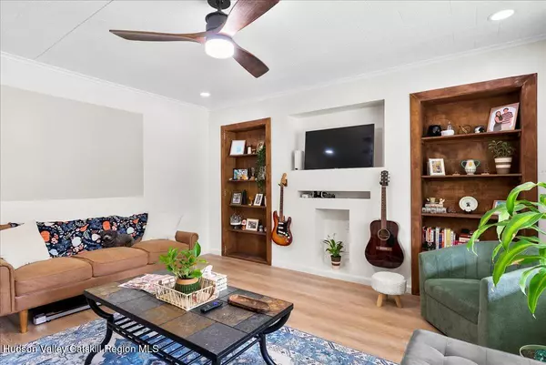 Round Top, NY 12473,24 Alpine DR