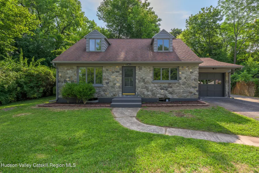 6 Harry Howard AVE, Hudson, NY 12534