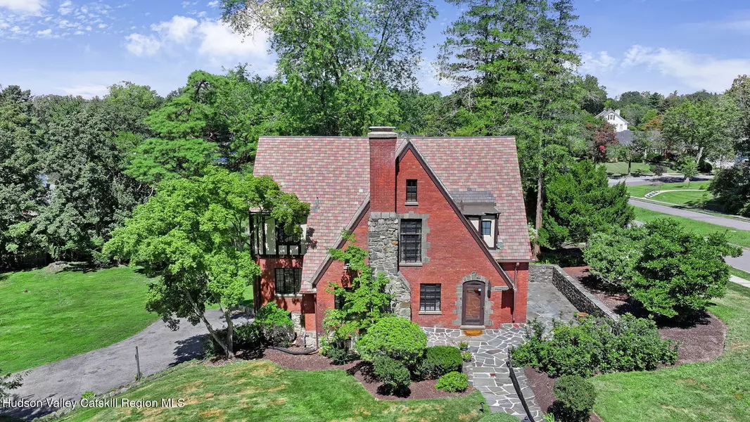 11 Seaman RD, Poughkeepsie, NY 12601