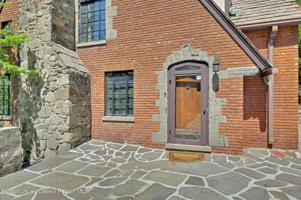 Poughkeepsie, NY 12601,11 Seaman RD