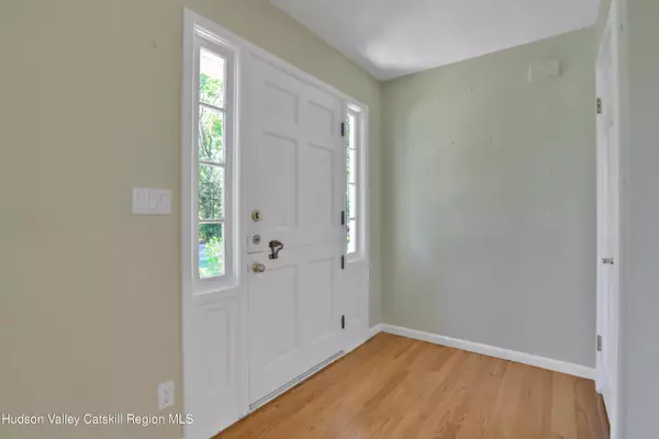 Kingston, NY 12401,1041 Pine Place