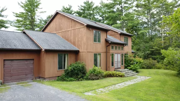 Greenville, NY 12083,211 Meadow Brook LN