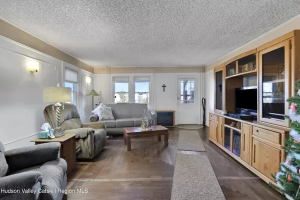 Highland, NY 12528,307 Vineyard AVE