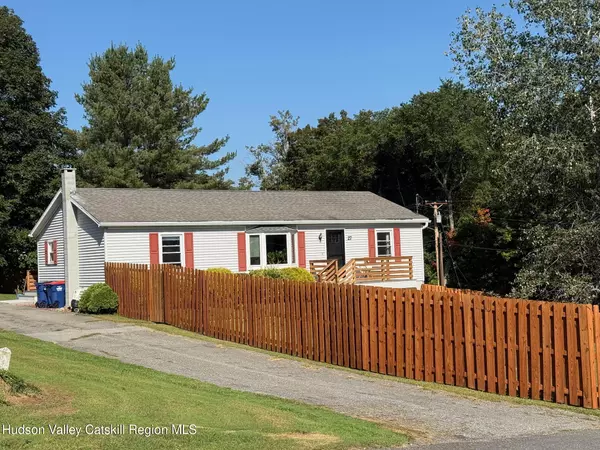 Millerton, NY 12546,27 Meadow LN