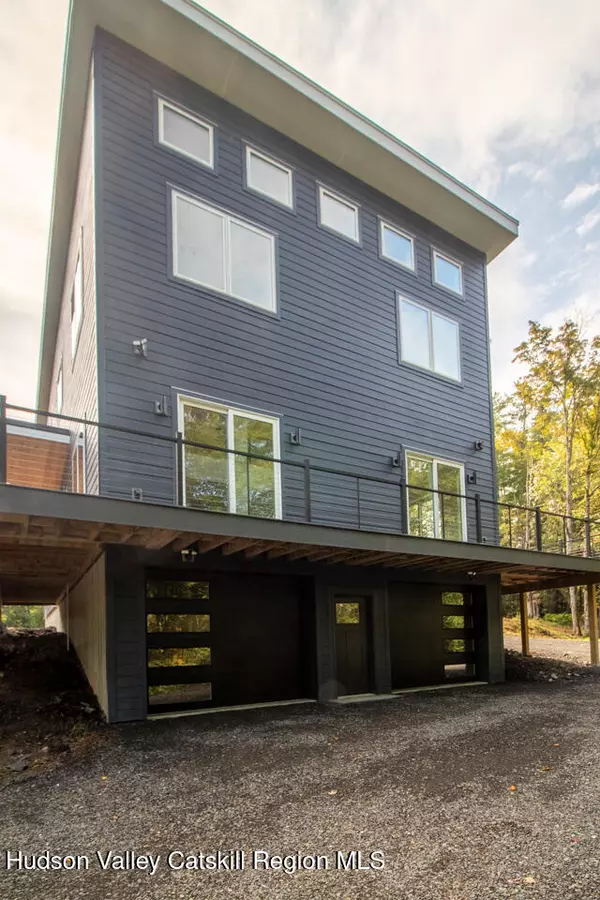 Hurley, NY 12443,9 Iroquois LN