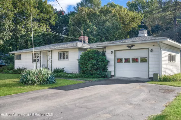 25 Elm ST, Niverville, NY 12130