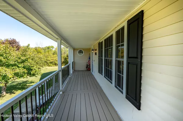 Coxsackie, NY 12051,70 Johnny Cake LN