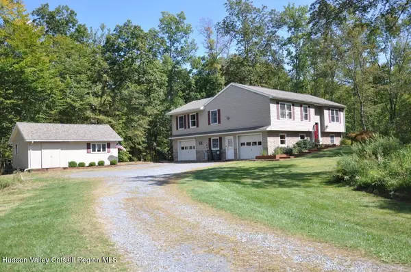 New Paltz, NY 12561,34 Laura DR