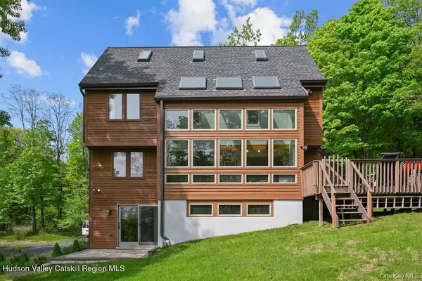 4 Spies RD, New Paltz, NY 12561