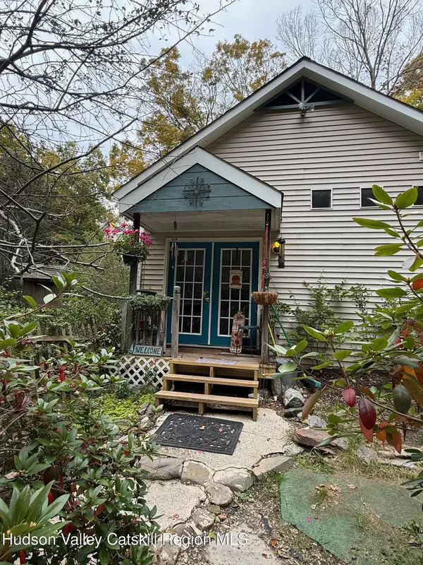 233 Rossway RD, Pleasant Valley, NY 12569