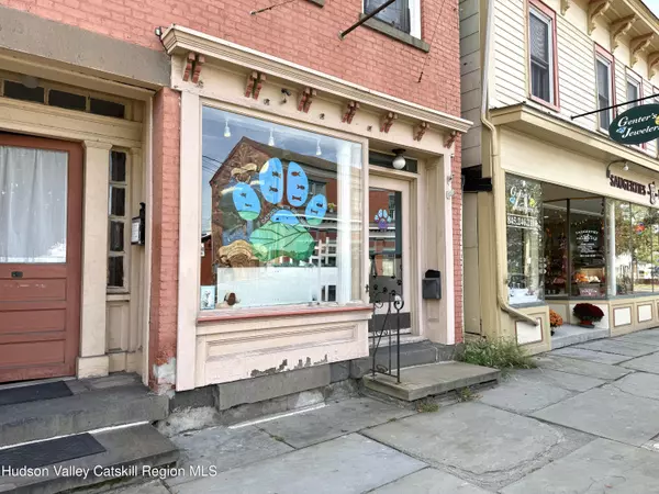 Saugerties, NY 12477,12 Market ST