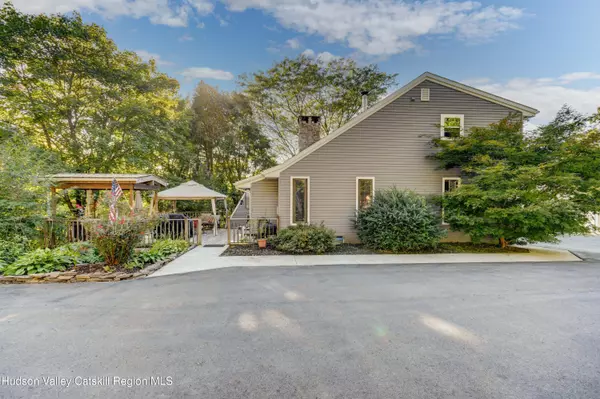 75 Wyche Rd RD, New Baltimore, NY 12124