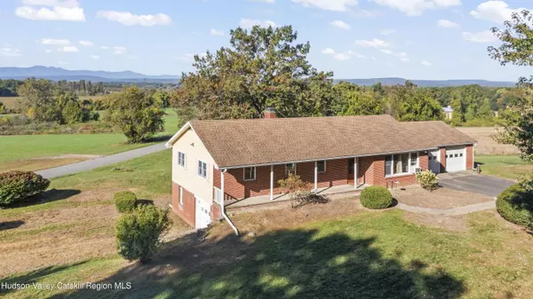 76 Smith RD, Kinderhook, NY 12106