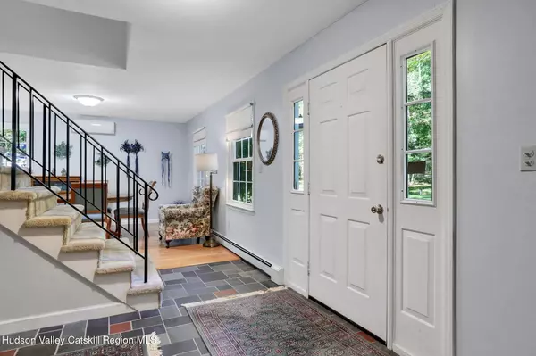 New Paltz, NY 12561,1033 Old Post RD