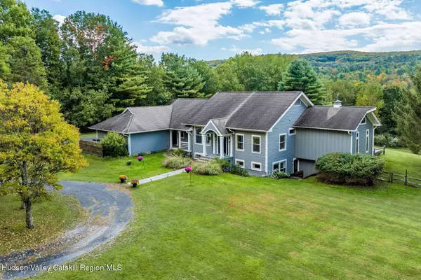 9 Cooper Lake RD, Woodstock, NY 12409
