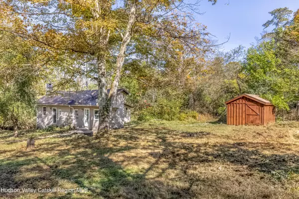 302 Pine Tree LN, Kingston, NY 12401