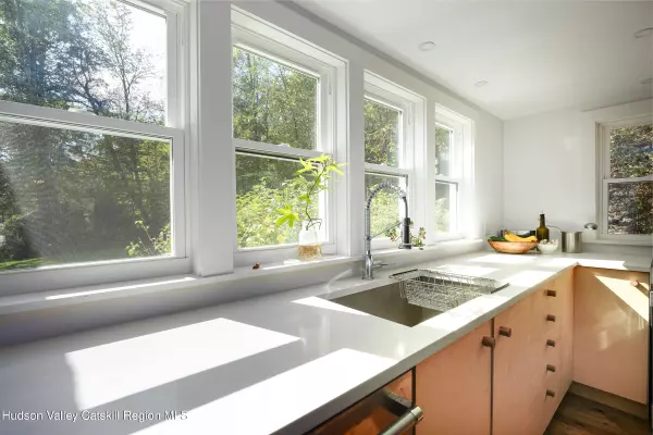 Saugerties, NY 12477,98 Nista RD