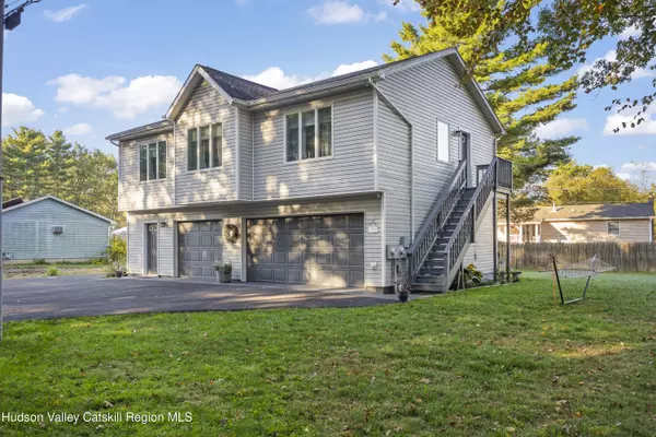 7 The Concourse, Kinderhook, NY 12106