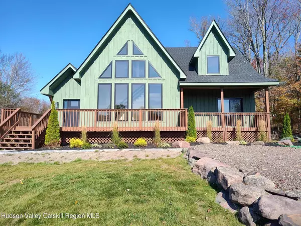 20 Brook Hollow LN, Windham, NY 12496