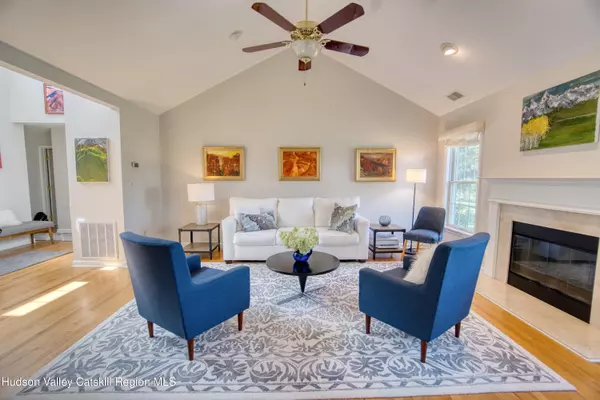 Rhinebeck, NY 12572,208 Cinnamon CIR