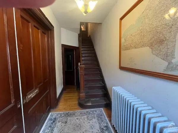 Hudson, NY 12534,518 Warren