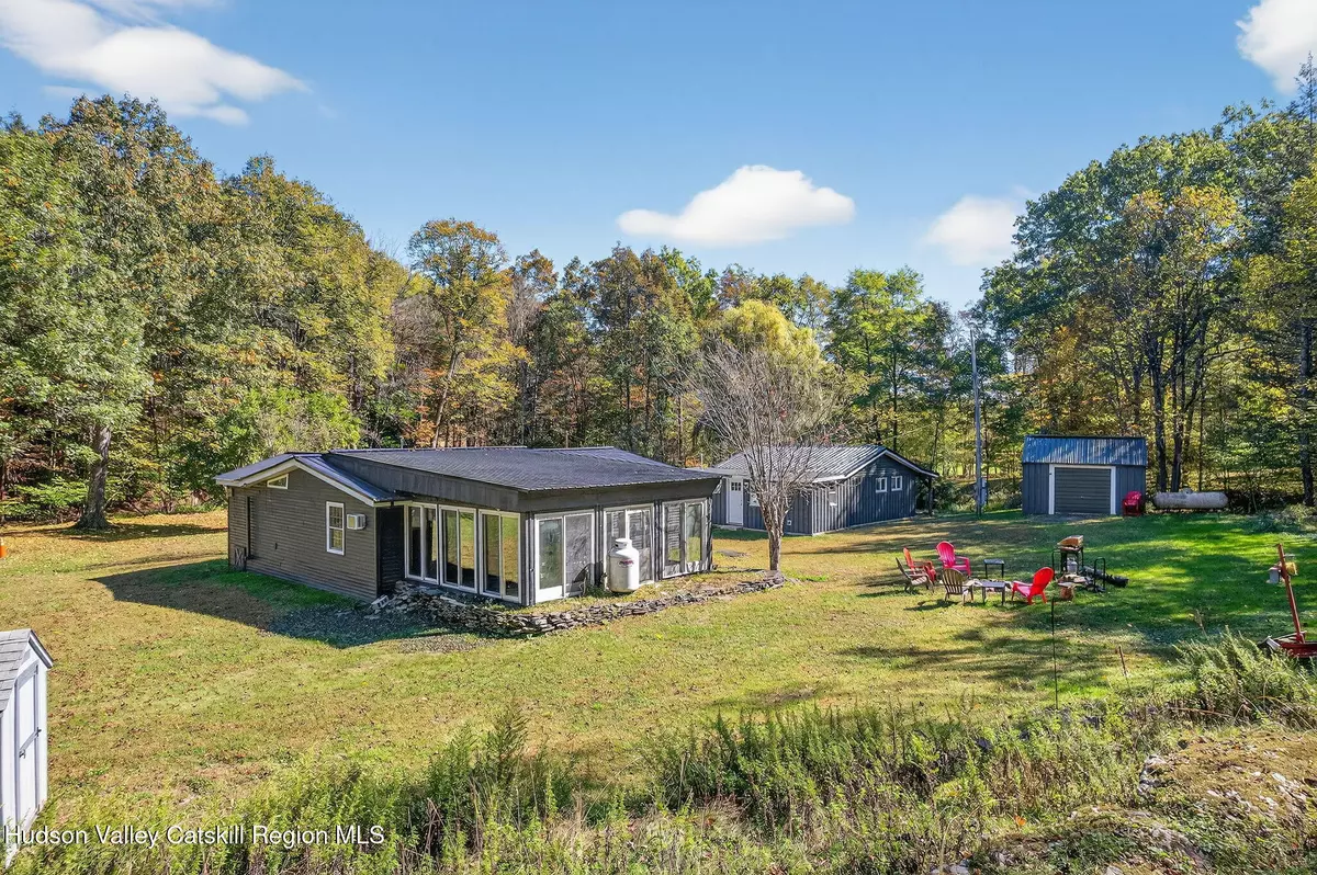 East Durham, NY 12423,40 Paddock RD