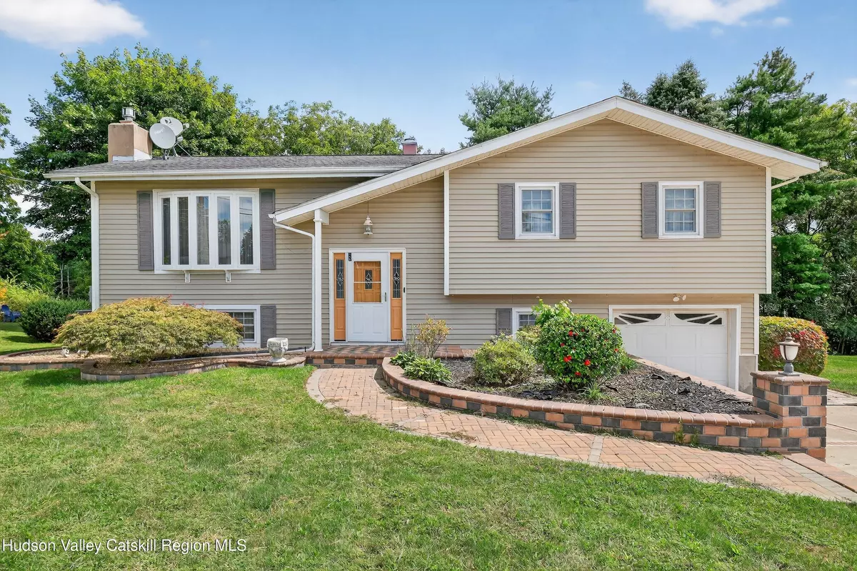 Poughkeepsie, NY 12603,6 North DR