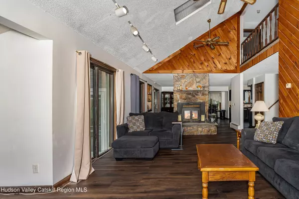 West Coxsackie, NY 12192,75 Wyche RD