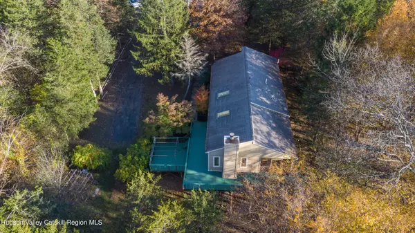 12 Glow CT, Athens, NY 12015