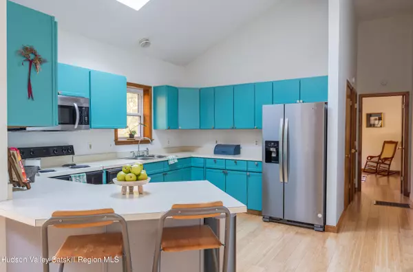 Athens, NY 12015,12 Glow CT