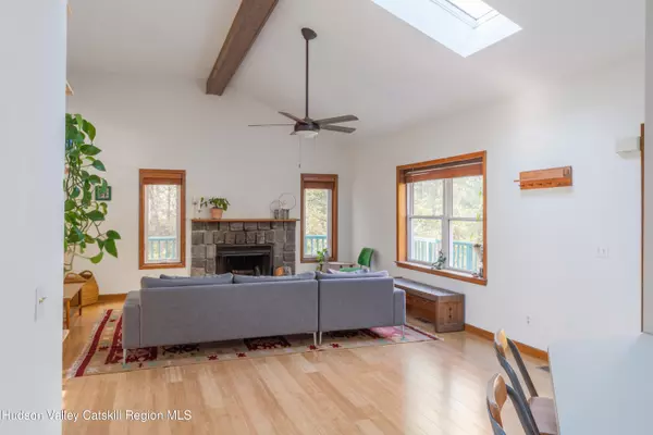 Athens, NY 12015,12 Glow CT